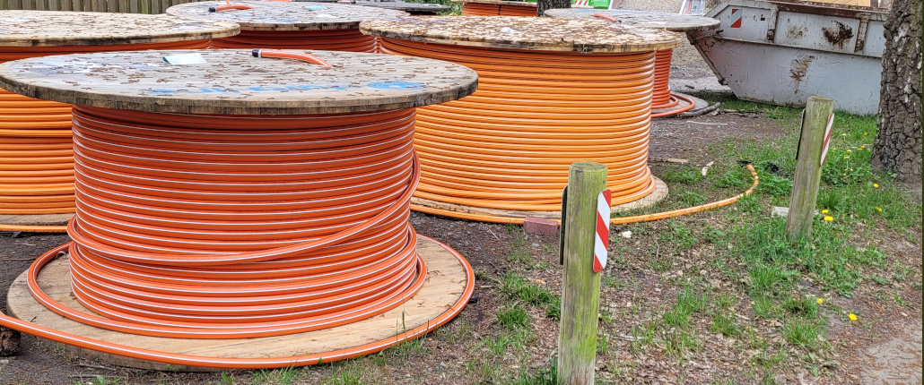 Glasfaser 2 Baustelle Kabeltrommeln_Titel