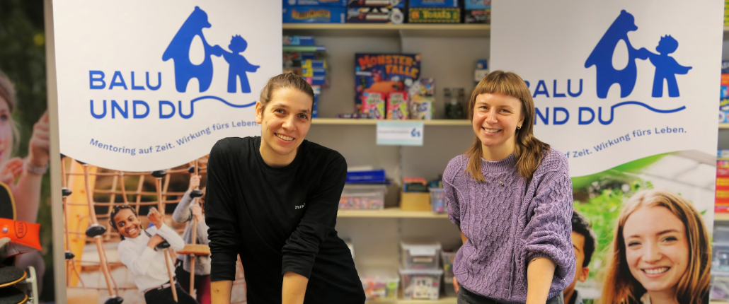 Malin Veenhuis-Memela (links) und Franziska Walter, Projektkoordinatorinnen bei Bau und Du_Titel